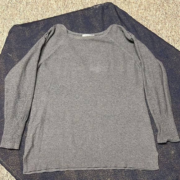 Ricki’s Sweater with shoulder laced - Picture 5 of 10